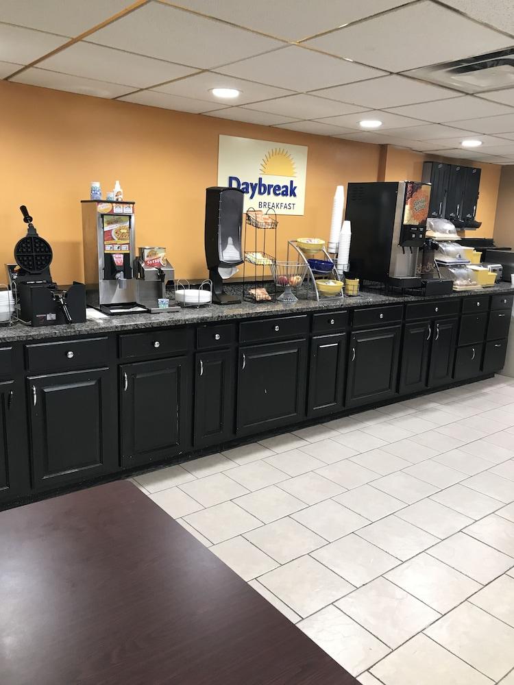Days Inn By Wyndham Fort Wright Cincinnati Area Екстер'єр фото