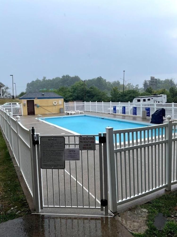 Days Inn By Wyndham Fort Wright Cincinnati Area Екстер'єр фото