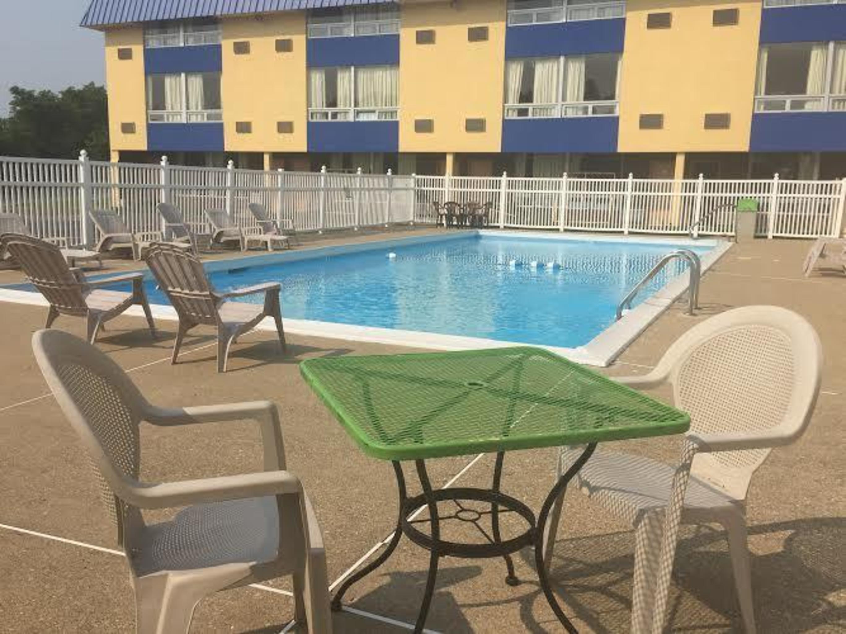 Days Inn By Wyndham Fort Wright Cincinnati Area Екстер'єр фото