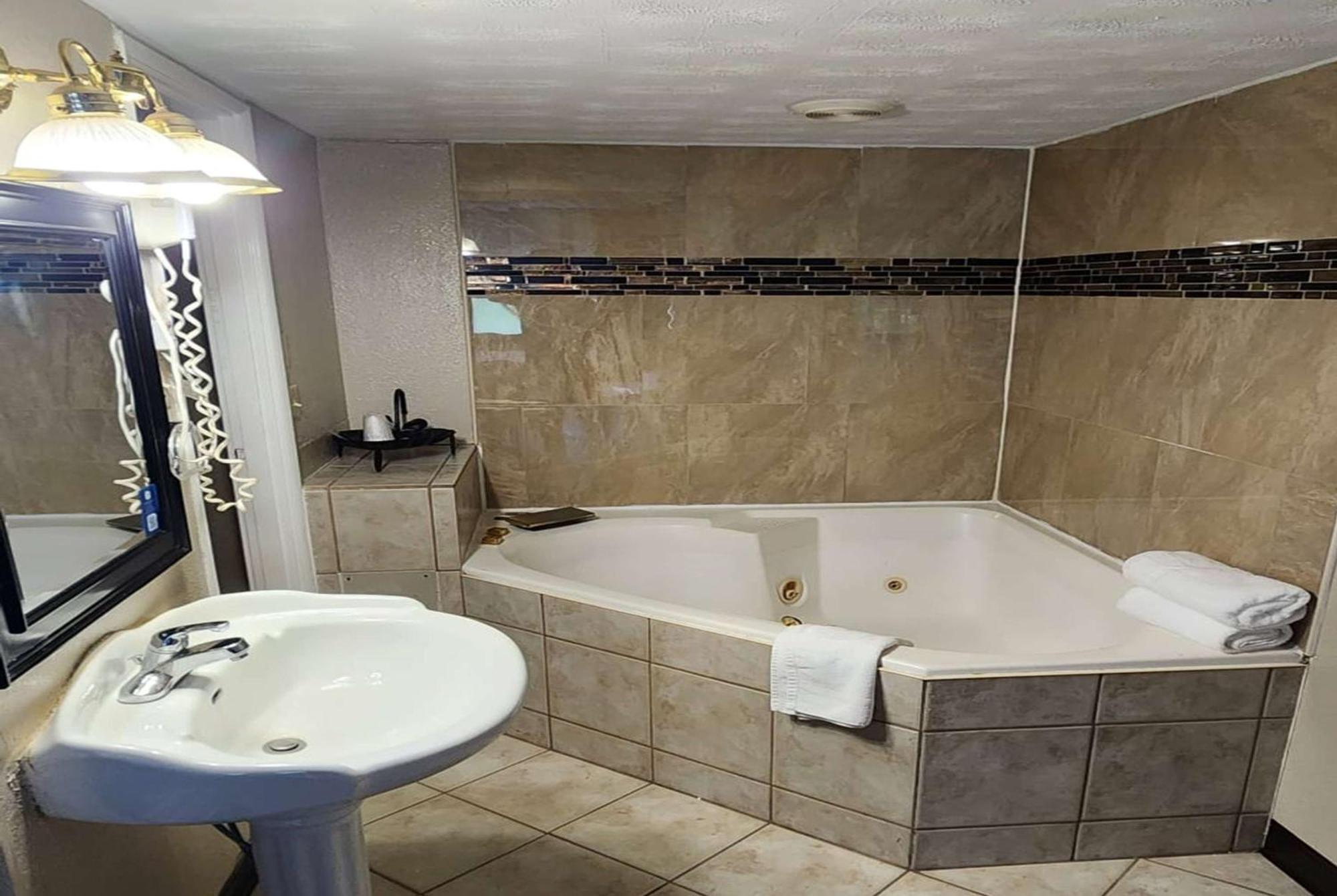 Days Inn By Wyndham Fort Wright Cincinnati Area Екстер'єр фото